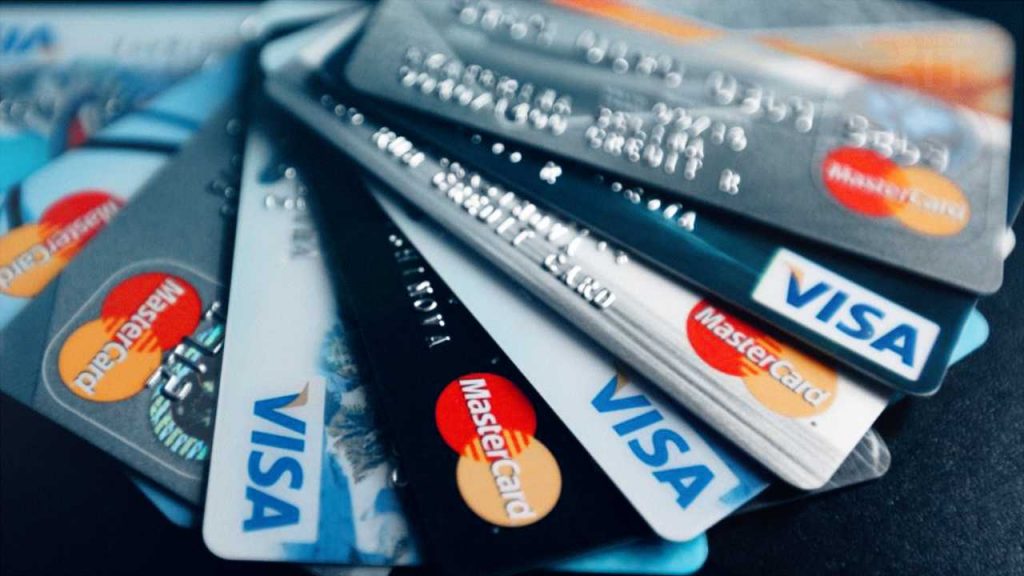 53% пользователей банковских карт покупают  криптовалюту