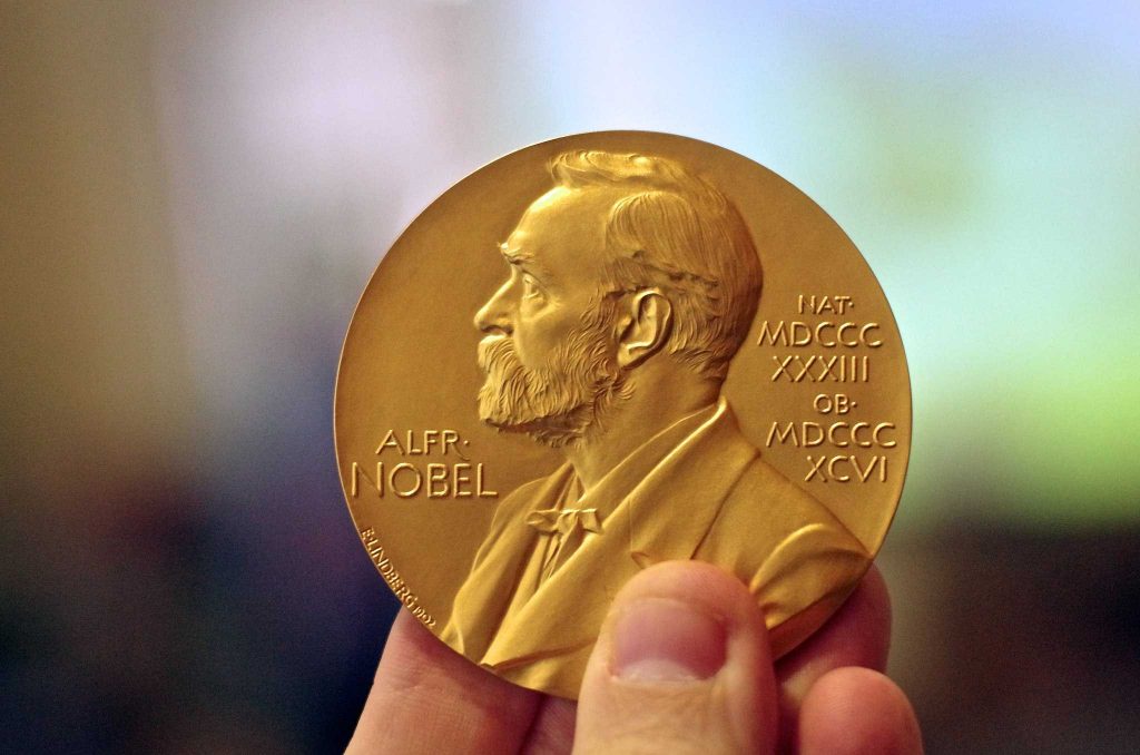 Лауреат Нобелевской премии по экономике изучил биткоин в ис …